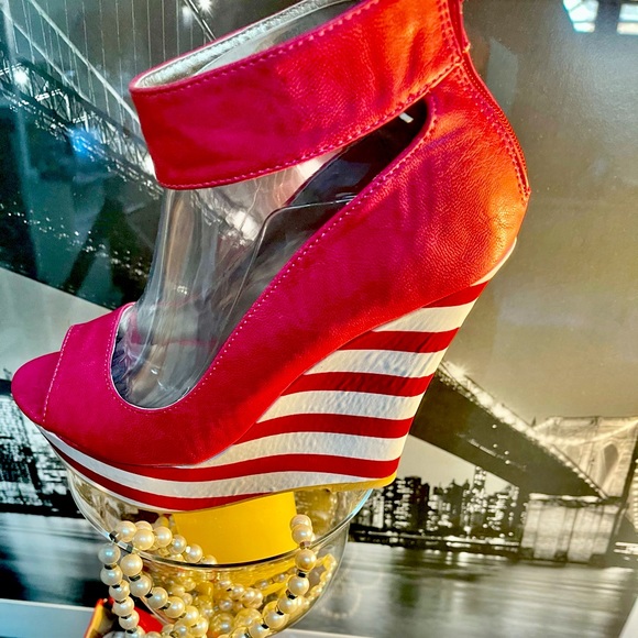 QUPID FINDER Wedge Open Toe, Ankle Strap Sandals - Picture 1 of 11